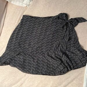 Forever 21 size M polka dot skirt